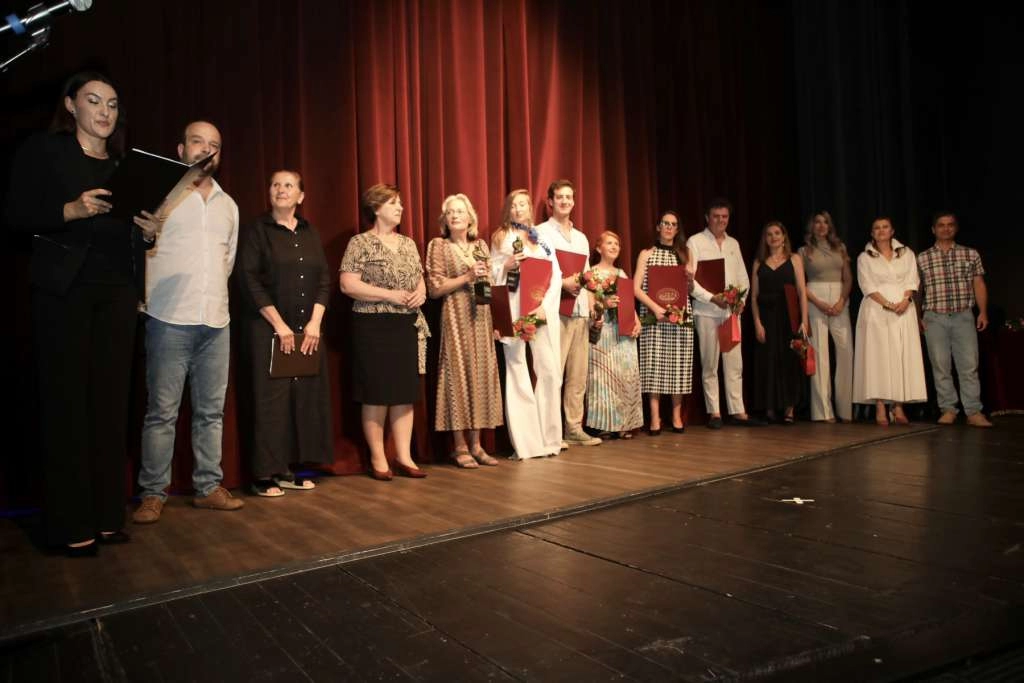 Završen 26. Tetar fest 'Petar Kočić', najviše nagrada za predstavu 'Očevi i oci'